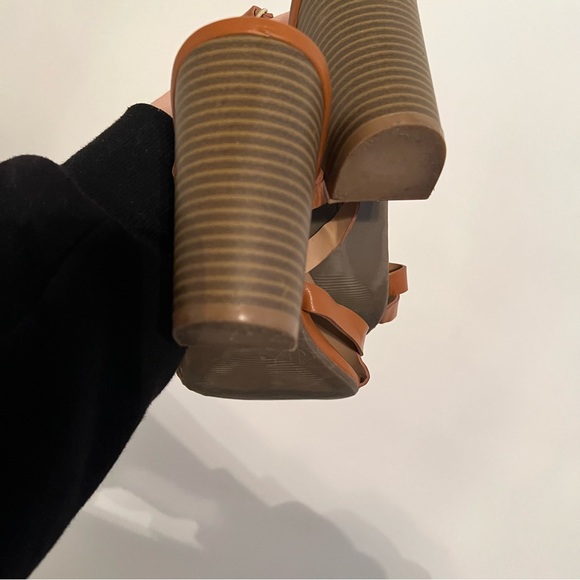 Old Navy Strappy Heel Sandals - Picture 4 of 5